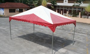 12x 20 Pyramid Maroon Star White (Outside).JPG